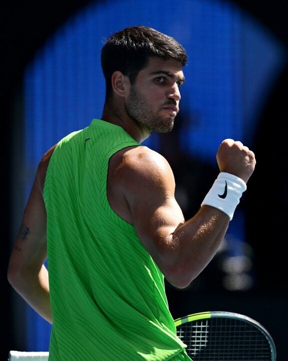 Alcaraz and Zverev Reach Australian Open Semi-finals