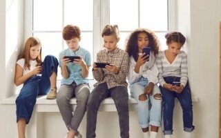 Australia First to Ban Social Media for Under-16s