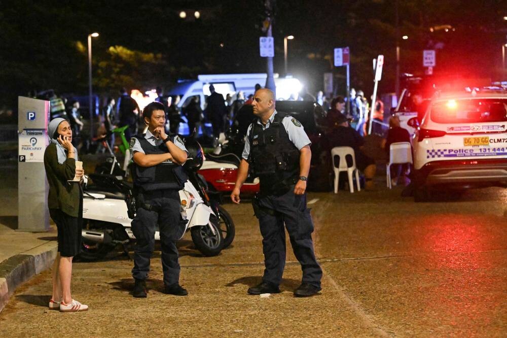 Bondi Beach Shooting: 16 Dead