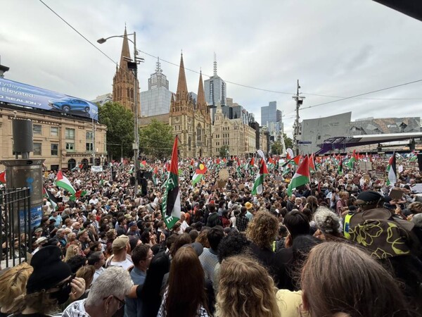 Police in Sydney Use Pepper Spray on Protesters