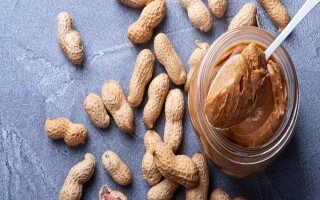 Австралия запускает программу для лечения аллергии на арахис у детей