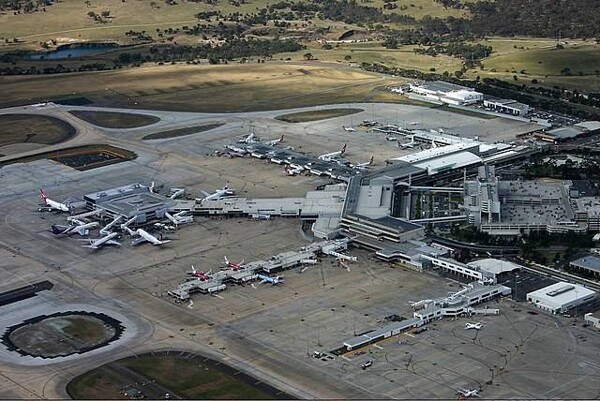 Teenager With Gun Boards Commercial Flight in Melbourne