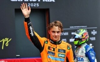 F1 Driver Oscar Piastri Receives Australia's Top Sports Honour