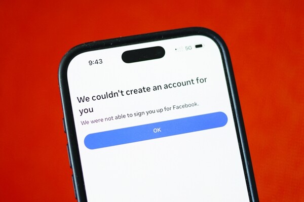 Australia Investigates Facebook, YouTube Over Underage Ban