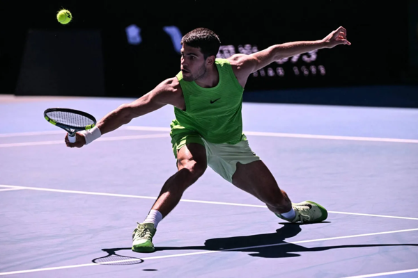 阿尔卡拉斯和萨巴伦卡不失一盘晋级澳网第三轮