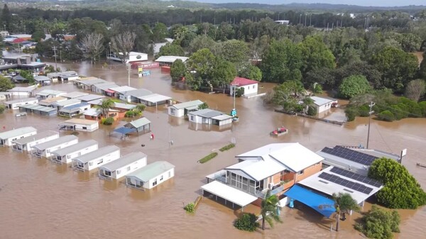 Heavy Floods Claim Life in Queensland